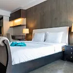 Poolside Bangrak Apartment 1