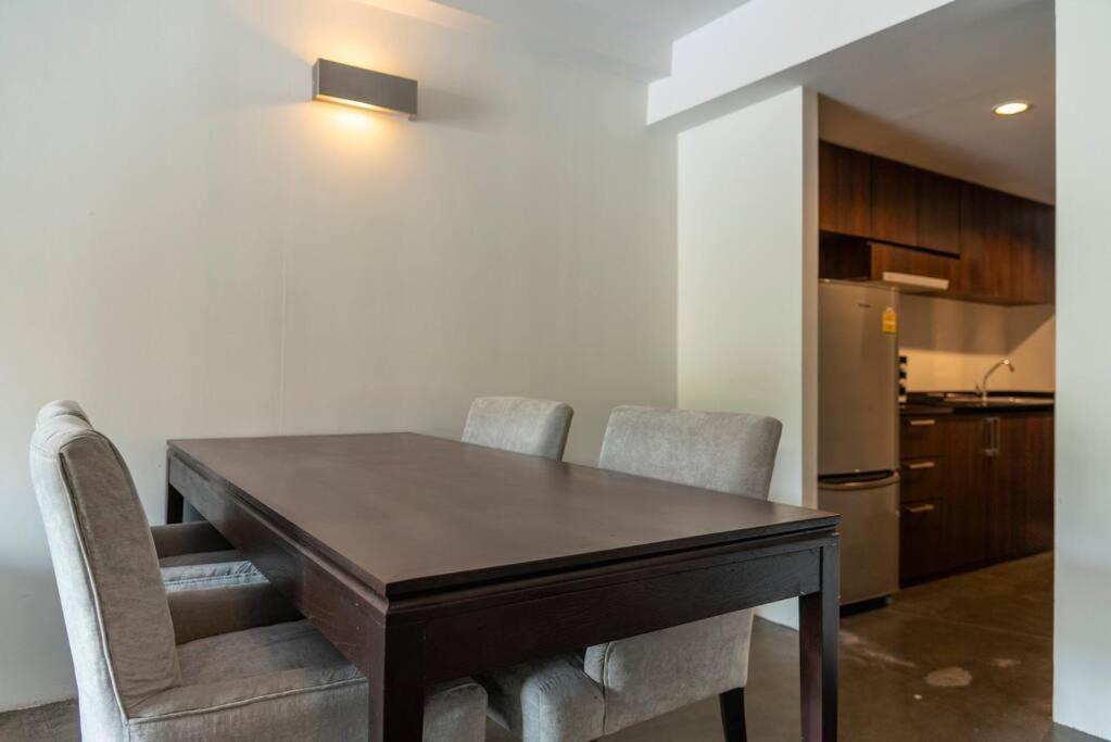 Apartment Poolside 1 Strand Bang Rak